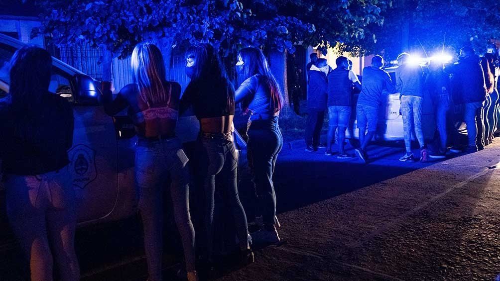 Autoridades intervienen fiesta clandestina y corrida de toros