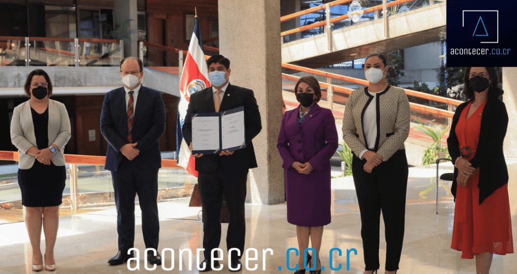 Poder Ejecutivo prioriza proyecto de ley que evitaría reducción de salarios a docentes 9 Poder Ejecutivo prioriza proyecto de ley que evitaria reduccion de salarios a docentes 1024x543 1