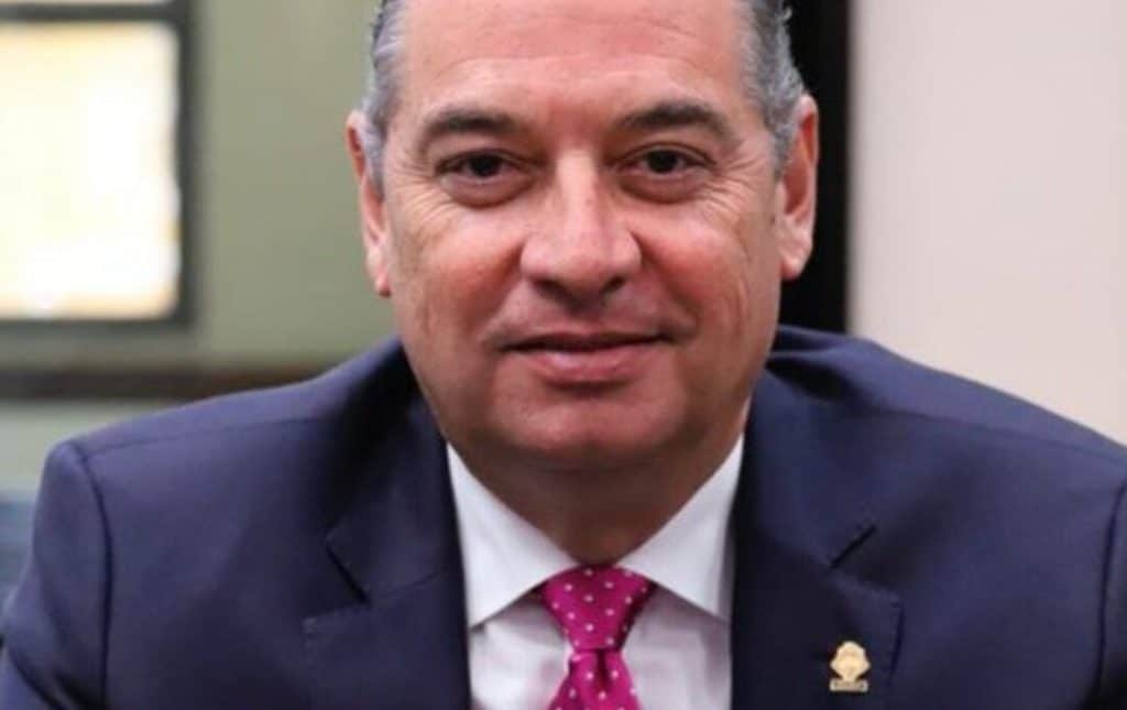 Roberto Thompson: «Nunca había visto tanta desfachatez en este plenario » 10 Roberto Thompson Nunca habia visto tanta desfachatez en este plenario