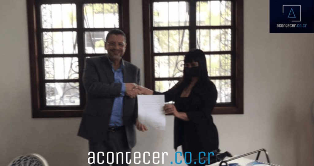 Rodrigo Chaves firma carta de compromiso contra el acoso sexual y violencia doméstica 2 Rodrigo Chaves firma carta de compromiso contra el acoso sexual y violencia domestica 1024x543 1