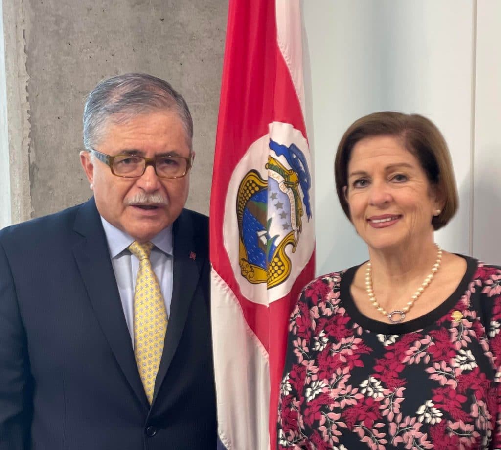 Castro a Pilar Cisneros: "Estoy a sus órdenes y dispuesto a seguir enfrentando a la corrupción" 4 Juan Diego Castro