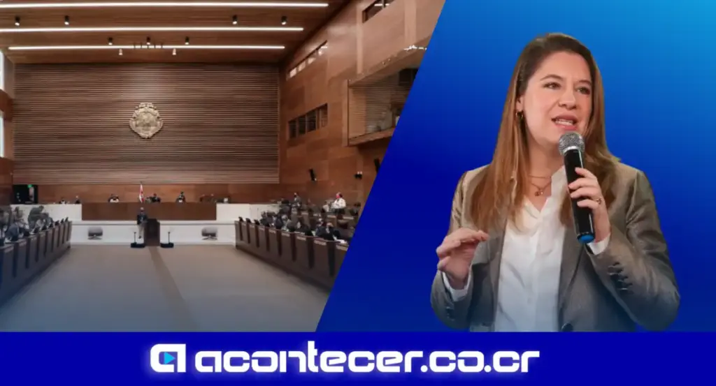 Claudia Dobles durante intervención pública cuestionando candidaturas oficialistas en Costa Rica