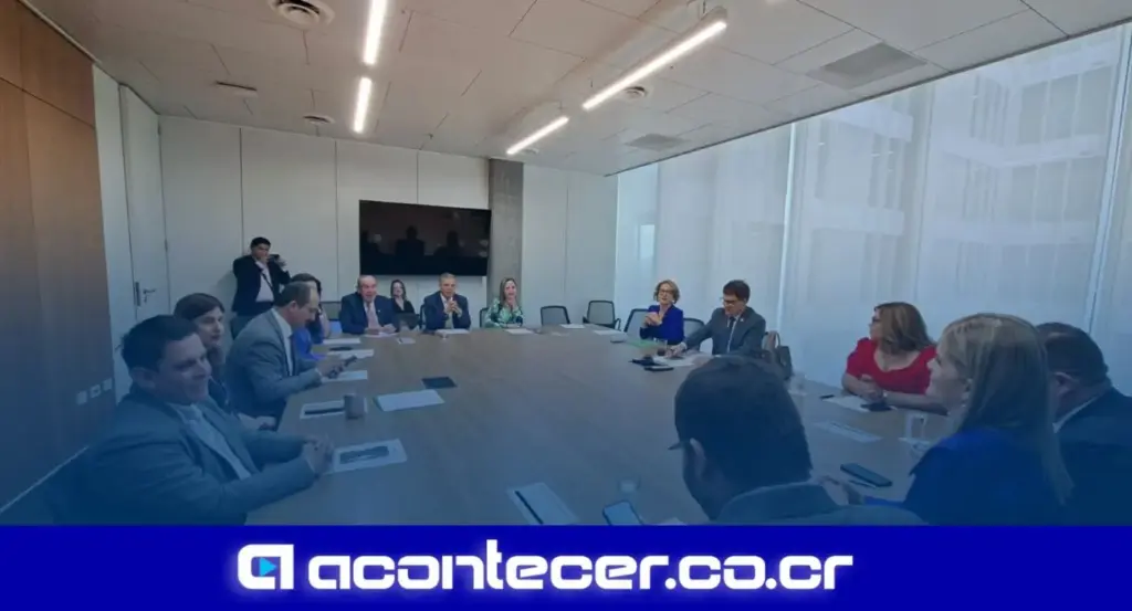 Laura Fernández reunión PLN Asamblea Legislativa Costa Rica