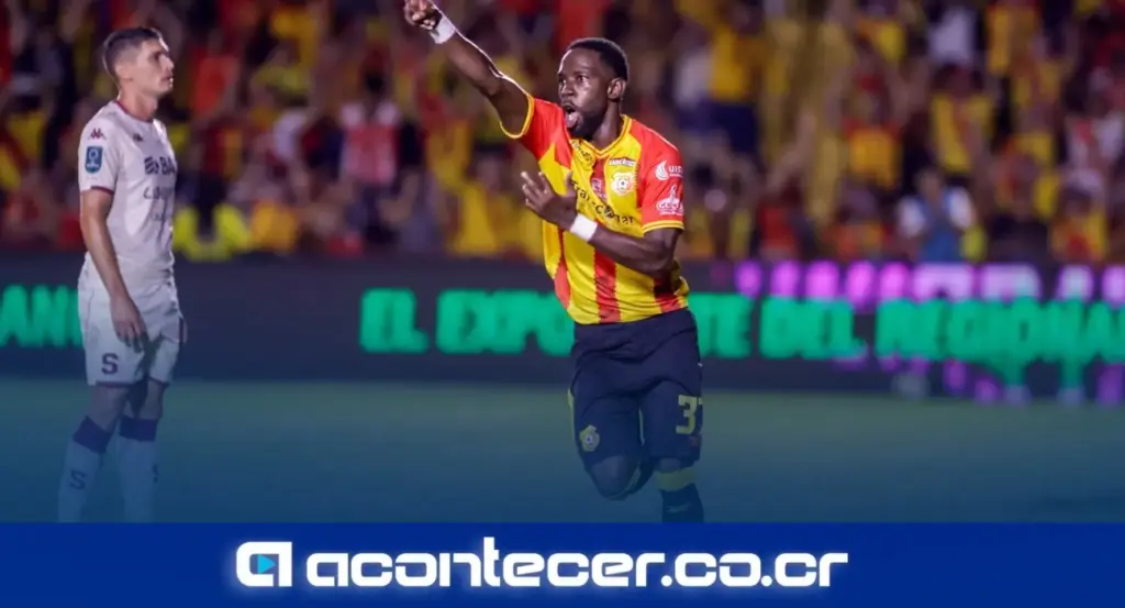 Jugadores de Herediano celebran el título nacional tras vencer a Saprissa en la final de vuelta