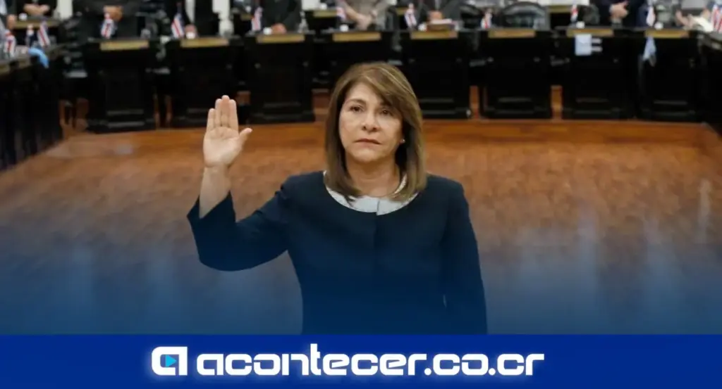 Magistrada Patricia Solano de la Sala III del Poder Judicial de Costa Rica durante declaraciones a medios