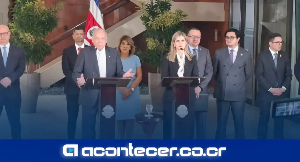 Presidenta Laura Fernández Delgado durante reunión en Casa Presidencial sobre reformas al Poder Judicial