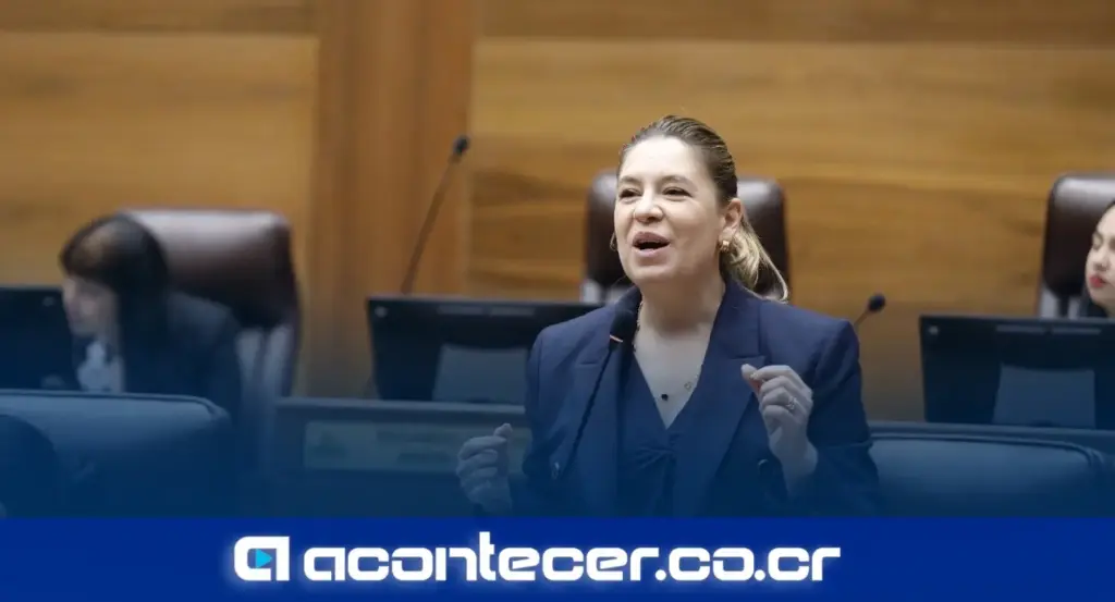 Diputada Claudia Dobles, de la coalición Agenda Ciudadana, antes de su primera reunión con la presidenta Laura Fernández, Costa Rica 2026