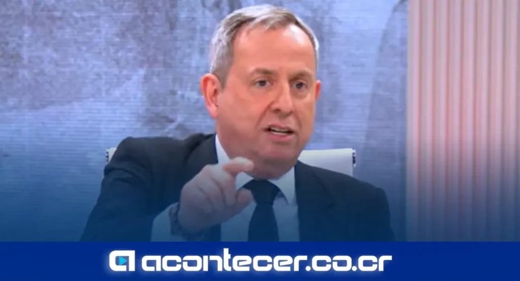 Fabián Silva, abogado y asesor ad honorem de la presidenta Laura Fernández, durante declaraciones sobre universidades públicas en Costa Rica