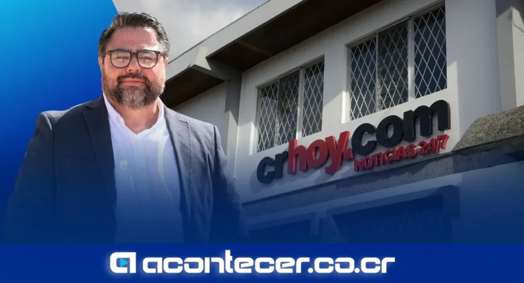 Álvaro Sánchez, periodista costarricense, durante cobertura informativa