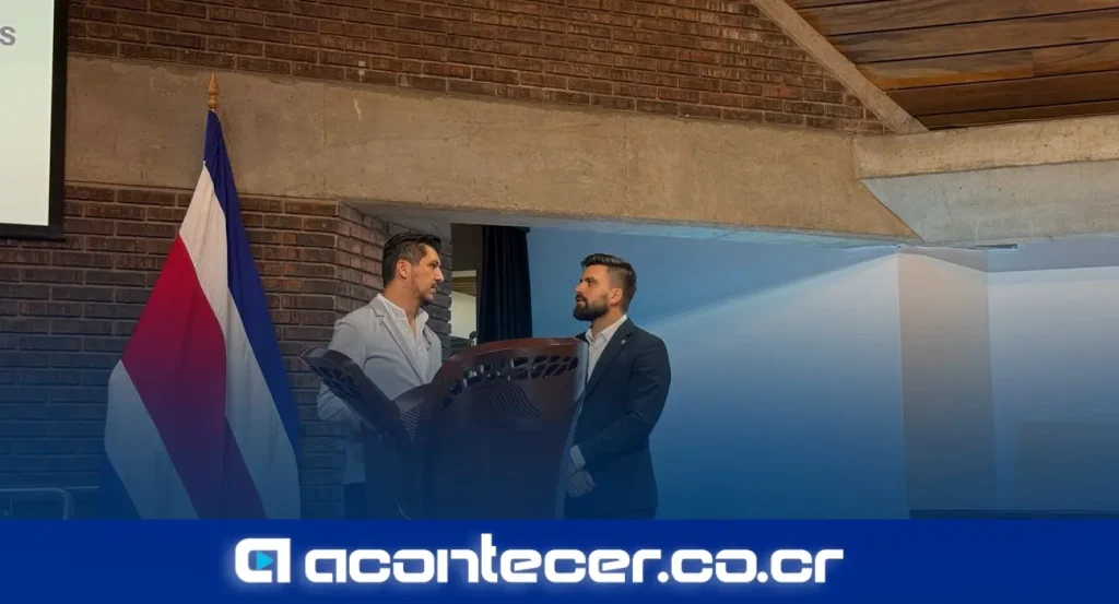 Daniel Chacón, presidente de ACITRA, durante conferencia técnica sobre el tren eléctrico de pasajeros en la Gran Área Metropolitana de Costa Rica