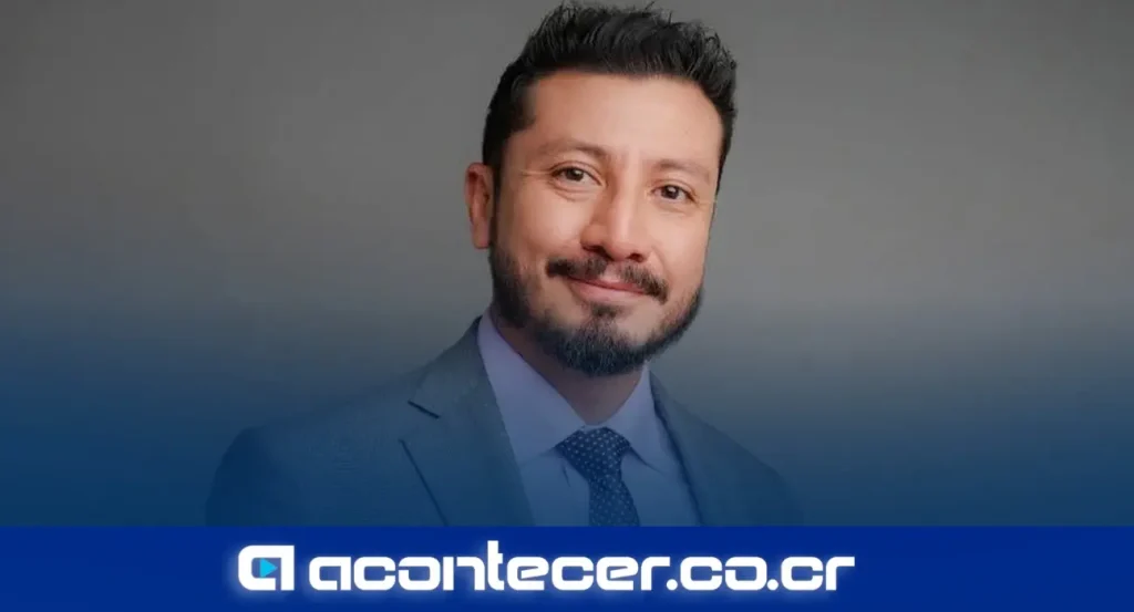 Luis Carlos Monge Picado, director de Información y Comunicación de Casa Presidencial, durante declaraciones sobre la conferencia de prensa de la presidenta Laura Fernández Delgado