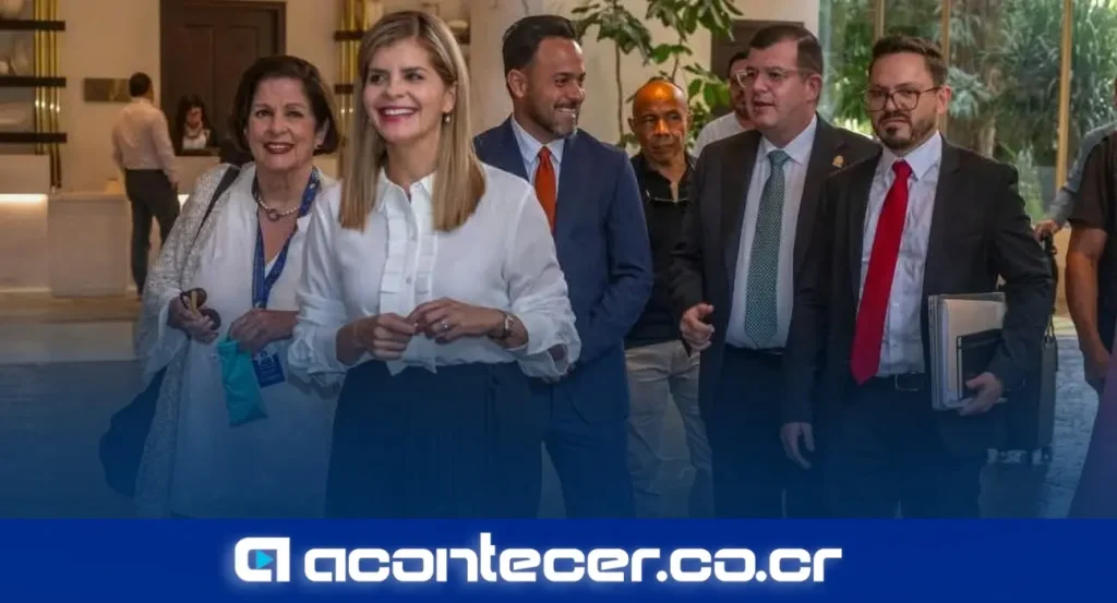 Presidenta Laura Fernández durante el almuerzo ejecutivo con el BCIE en San José, Costa Rica
