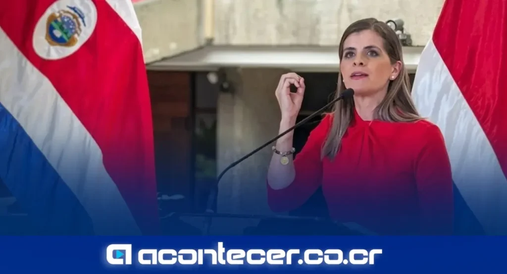 Presidenta Laura Fernández Delgado en conferencia de prensa ordenando desconvocar la Ley de Armonización del Sistema Eléctrico Nacional