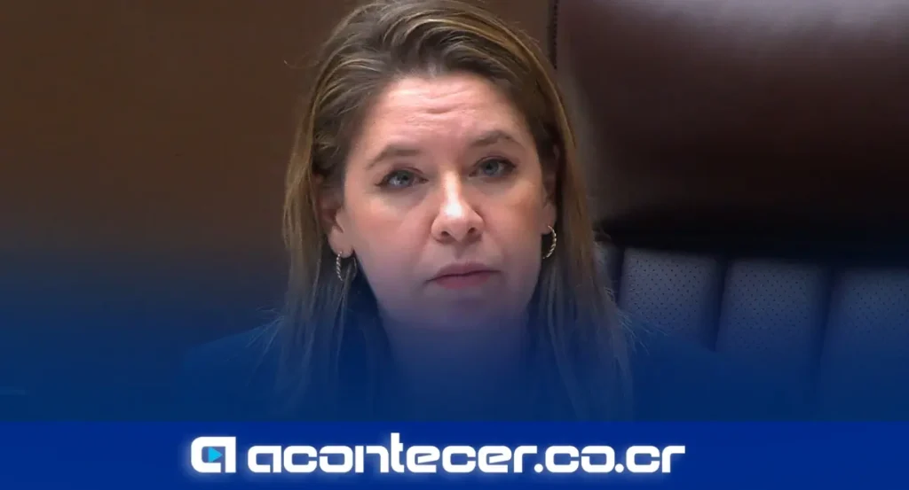 Diputado costarricense interviene en plenario de la Asamblea Legislativa durante debate sobre nombramiento de magistrados suplentes de la Sala Cuarta