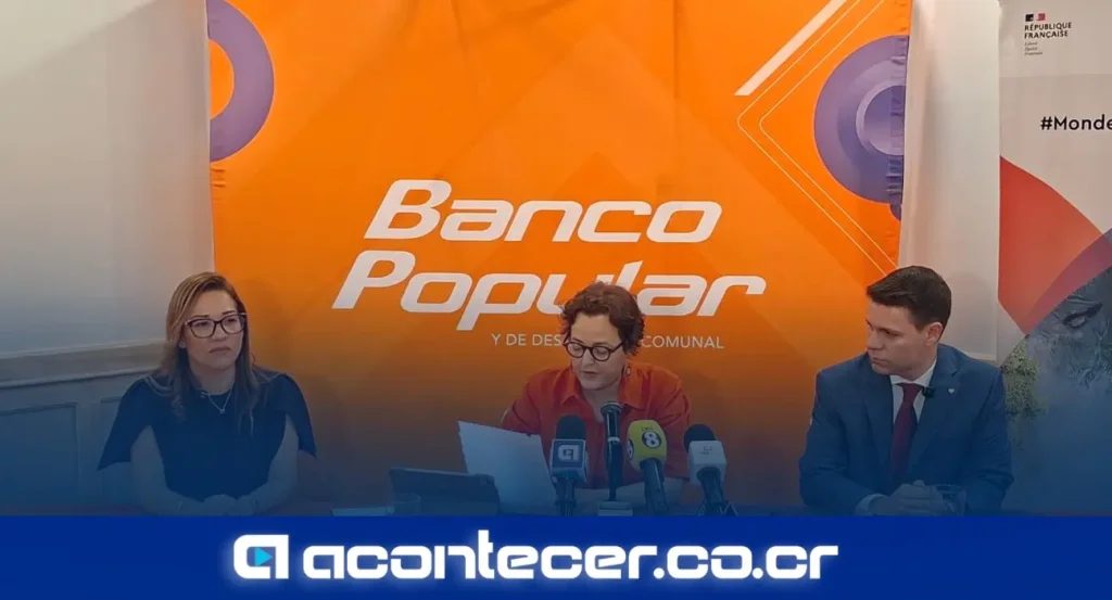 Marlon Valverde, director de Banca Social del Banco Popular, y Alexia Levesque, directora regional de la AFD, en el anuncio del fondo de 40 millones de dólares para impulsar emprendimientos femeninos en Costa Rica