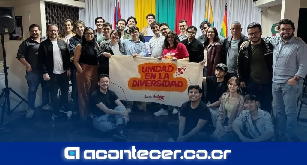 Carlos Alvarado Quesada expresidente de Costa Rica reunido con juventudes del Partido Acción Ciudadana en San Pedro