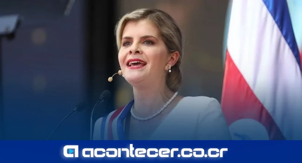 Presidenta Laura Fernández Delgado durante reunión del equipo de seguridad Fuerza Élite en Casa Presidencial