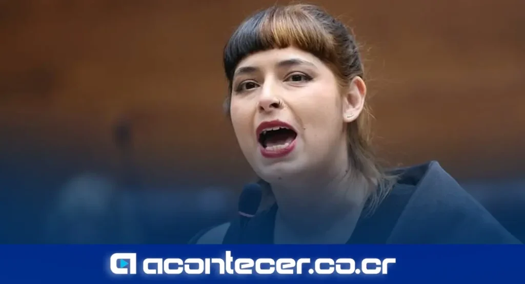 Vianey Mora, diputada del Frente Amplio, durante su intervención en el plenario legislativo de Costa Rica