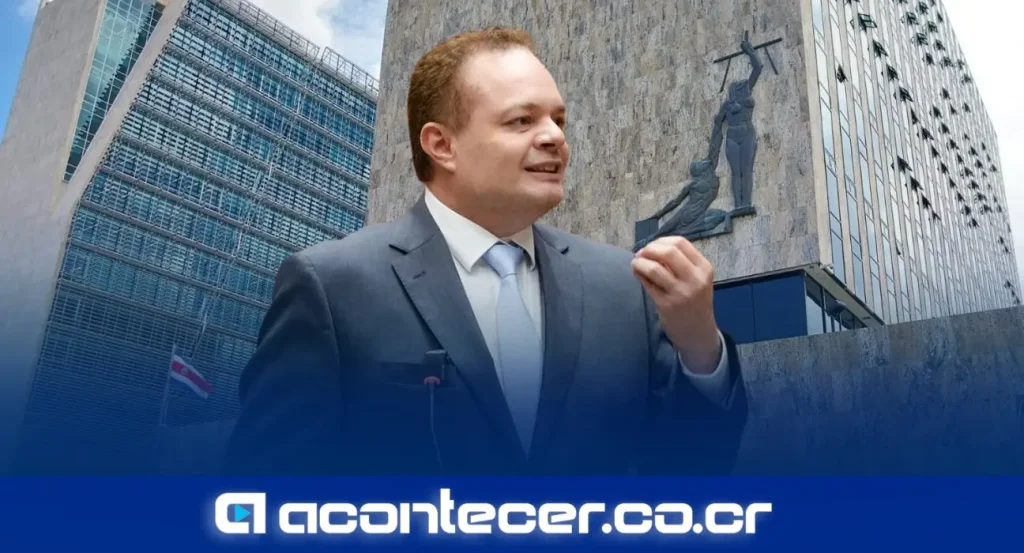 Diputado Gonzalo Ramírez en la Asamblea Legislativa durante sesión de la Comisión de Seguridad y Narcotráfico