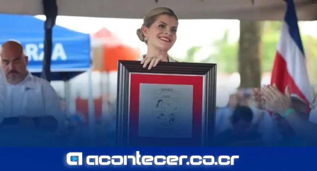 Presidenta Laura Fernández Delgado recibe título de hija predilecta en Esparza, Costa Rica