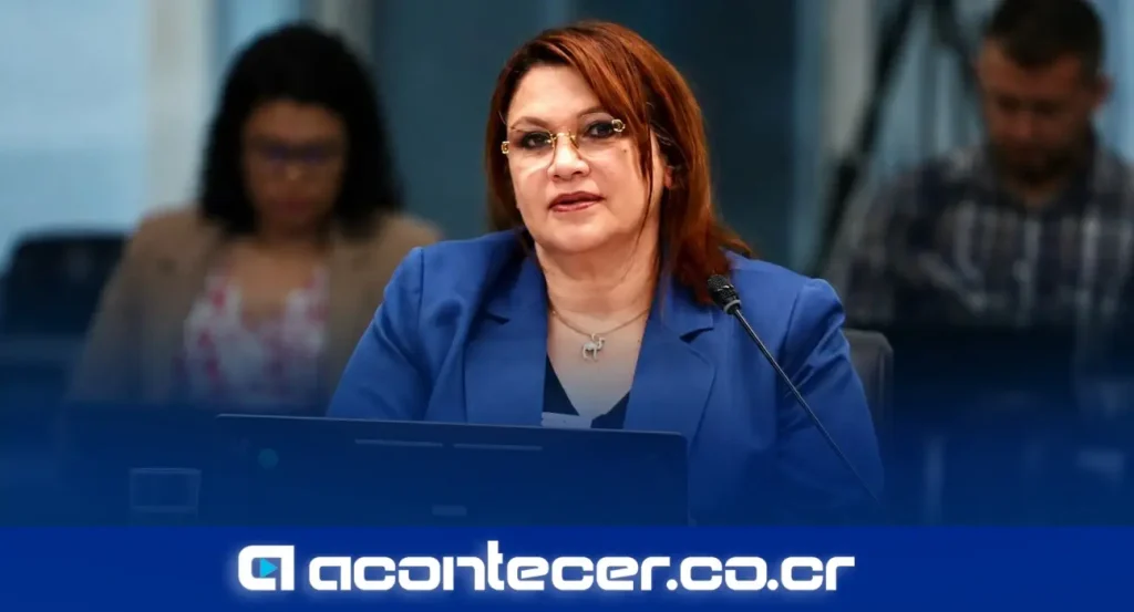 Mayuli Ortega, diputada y presidenta del Partido Pueblo Soberano, durante declaraciones públicas previas a la Asamblea Nacional del 15 de junio