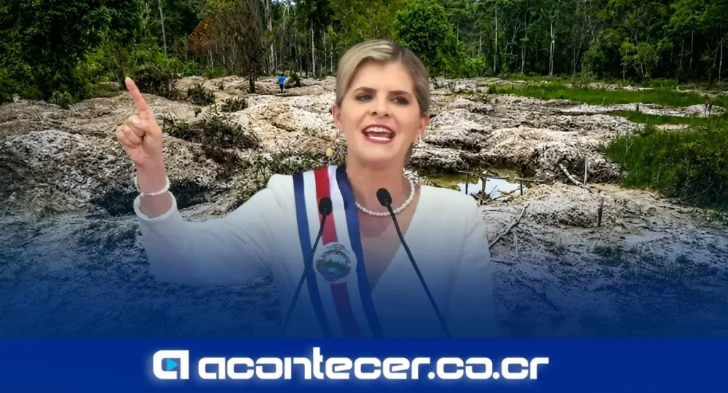 La presidenta Laura Fernández durante declaraciones sobre el proyecto de ley para subastar el oro de Crucitas en Costa Rica