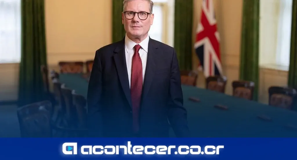 Keir Starmer, primer ministro saliente del Reino Unido, durante su discurso de renuncia en Downing Street