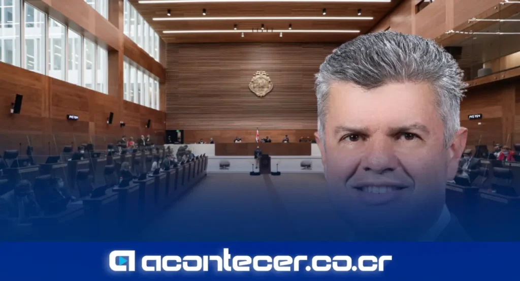 Diputado Álvaro Ramírez Bogantes, jefe de fracción de Liberación Nacional, durante el anuncio del foro sobre devolución del ROPC