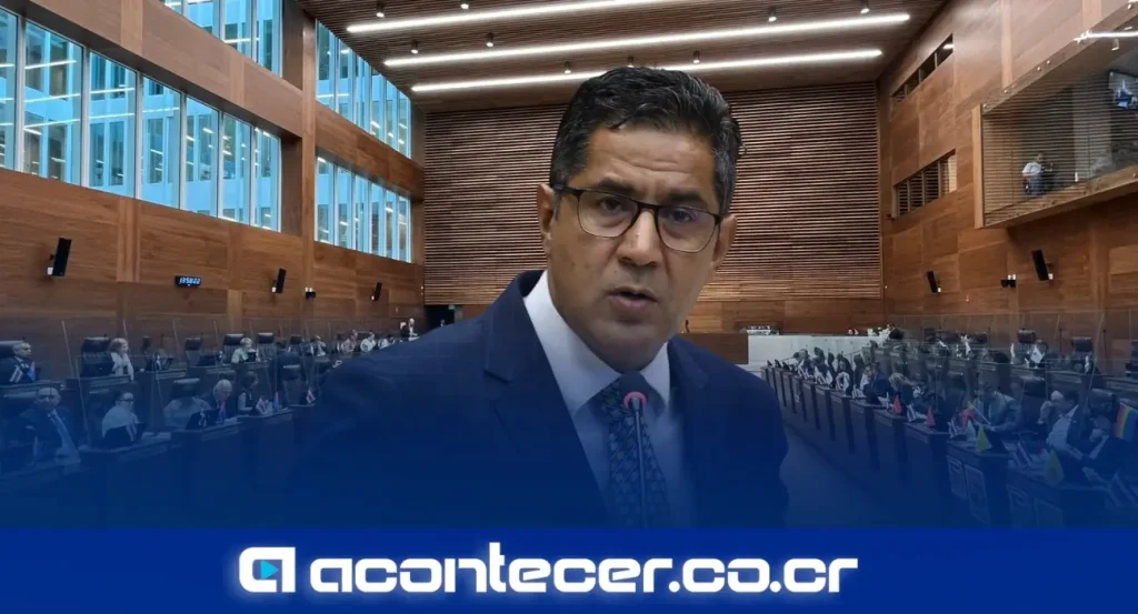 Nogui Acosta Jaén, diputado de la fracción Pueblo Soberano, durante declaraciones sobre el proyecto de Crucitas en la Asamblea Legislativa
