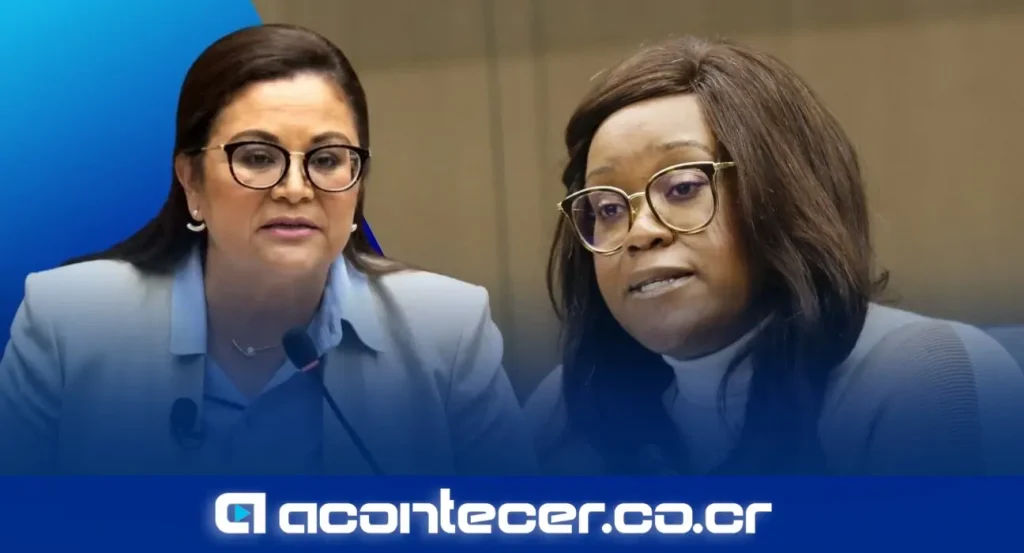 Diputada Kattya Mora durante sesión de control político en la Asamblea Legislativa