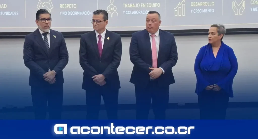 Entrega de reconocimientos Buen Brete 2025-2026 en el Colegio de Ciencias Económicas con autoridades del Ministerio de Trabajo e INAMU