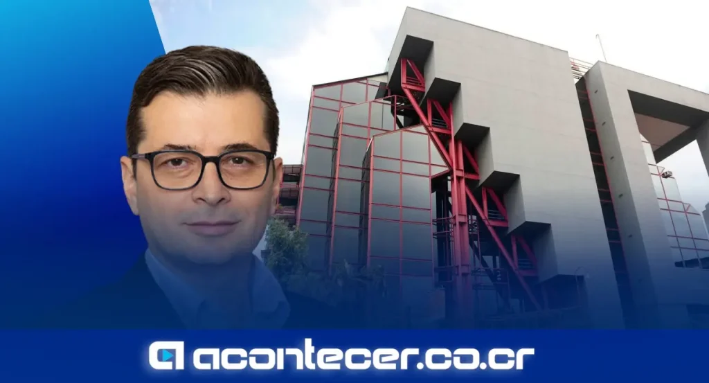 Roy Thompson Chacón, ministro de Trabajo y Seguridad Social de Costa Rica, en su despacho oficial