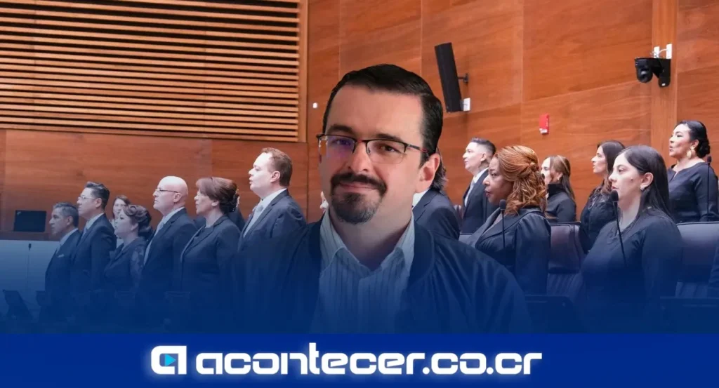 José María Villalta, jefe de fracción del Frente Amplio, durante declaraciones sobre el proyecto de ley de Crucitas