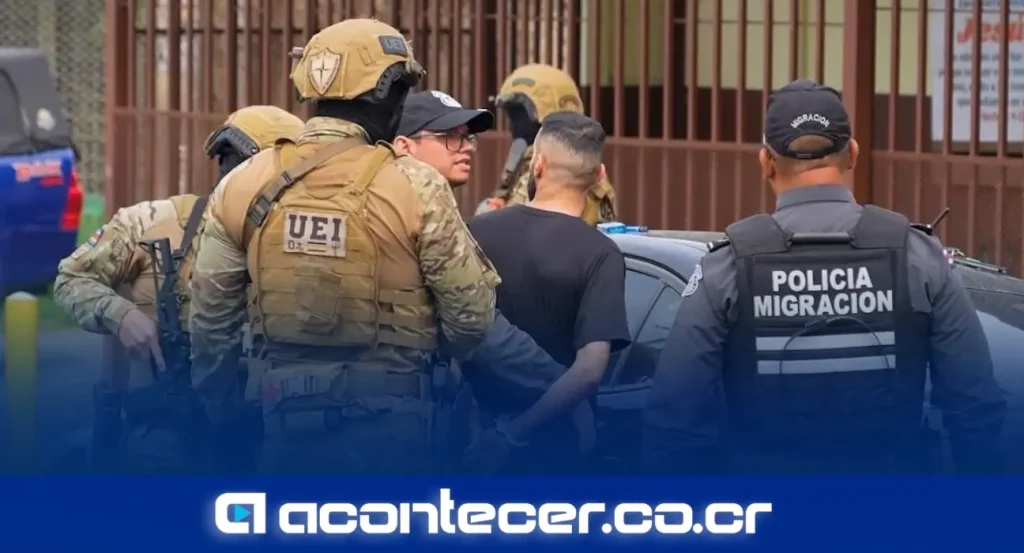 Janekeith Durán Barberena, defensor de derechos humanos, anunciando denuncia internacional contra Costa Rica por caso de detención migratoria