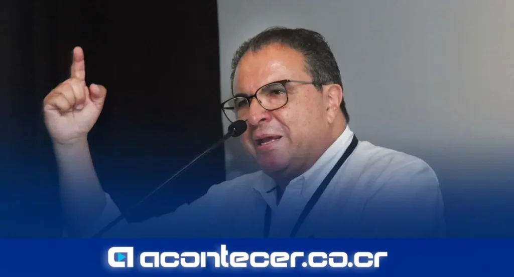 Ricardo Sancho, presidente del Partido Liberación Nacional, durante una entrevista en Canal Opa