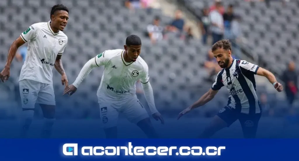 Estadio Gigante de Acero con aficionados de Rayados de Monterrey durante el partido amistoso contra Sporting FC de Costa Rica