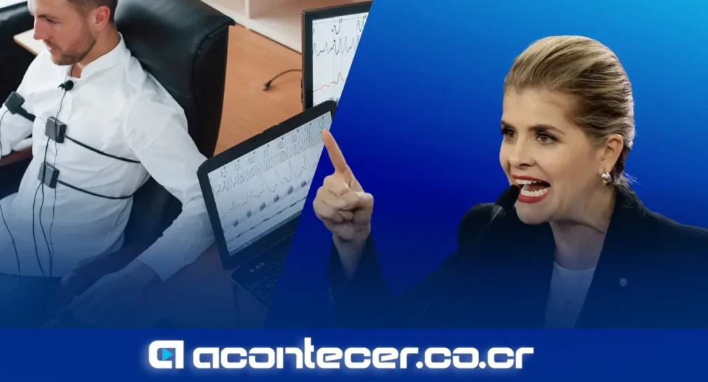 Alexander Astorga Monge, director de despacho de la Presidencia de Costa Rica, firma documento oficial