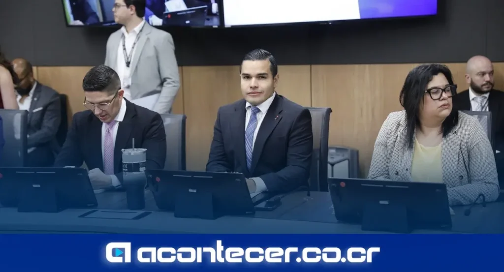 Retrato del diputado Eder Hernández, quien se distanció de la posición de su jefe de fracción sobre la destitución del ministro Rodrigo Chaves