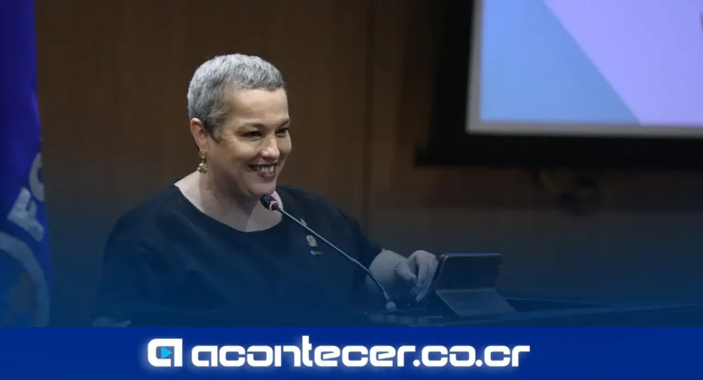 Carolina Delgado, presidenta ejecutiva del INAMU, en una intervención pública