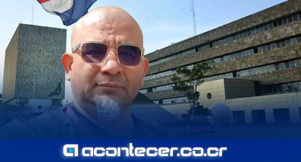 Erick de los Ángeles Sojo Marín, conocido como El Paisano, comunicador y director de Radio Zurquí