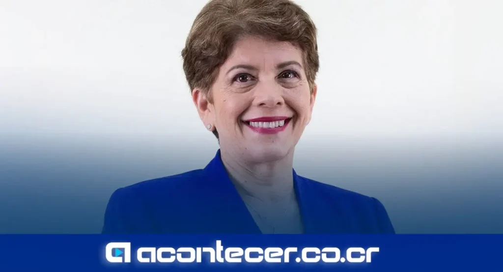 Marta Acosta, contralora general de la República de Costa Rica, en su despacho