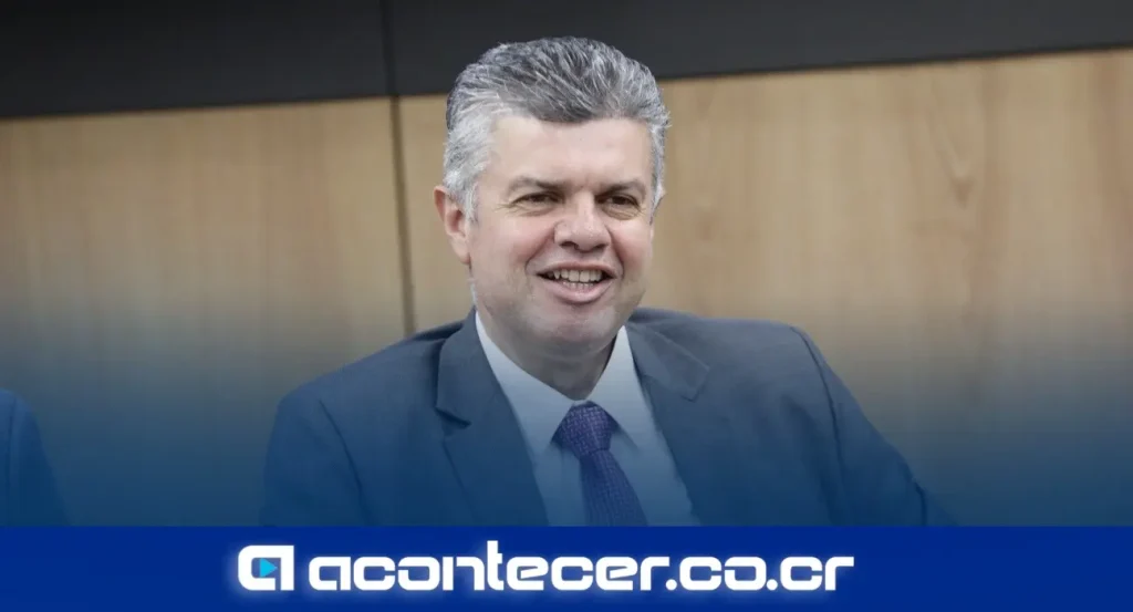 Álvaro Ramírez, jefe de fracción del PLN, durante declaraciones sobre la Sala Constitucional