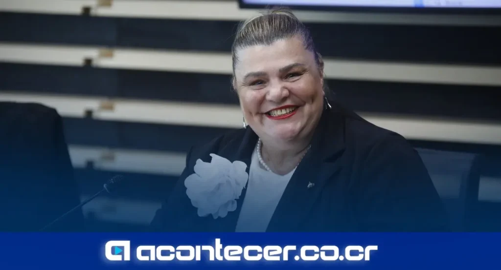 Kattia Calvo, diputada de Pueblo Soberano, durante su intervención frente al Poder Judicial