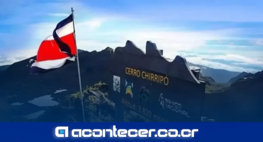Rescatistas de la Cruz Roja Costarricense durante operativo de búsqueda en el Parque Nacional Chirripó