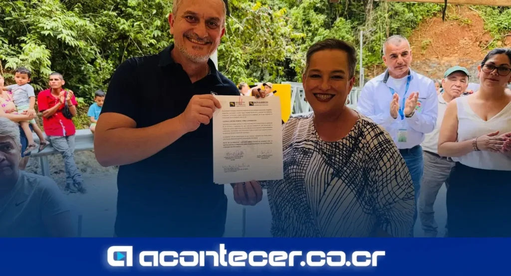 Firma de Carta de Entendimiento entre INAMU y DINADECO en Zoncuano de Acosta, con Carolina Delgado Ramírez, Daniel Vargas Quirós y Nelson Umaña Quirós