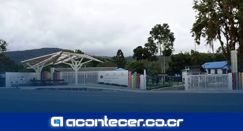Edificio de la Universidad de Costa Rica con medidas de prevención por alerta climática