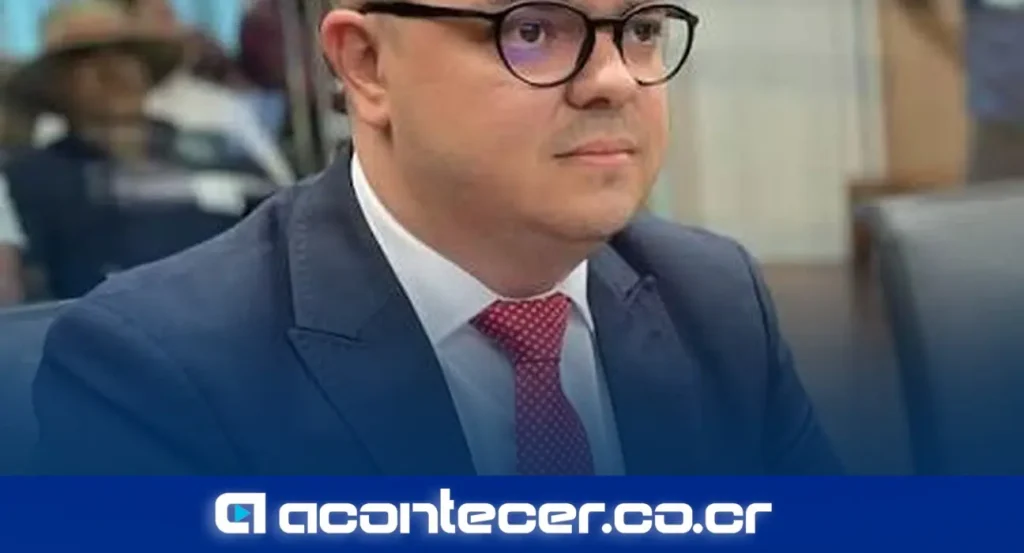 Julián Arias, viceministro administrativo del Ministerio de Agricultura y Ganadería, quien renunció a su cargo
