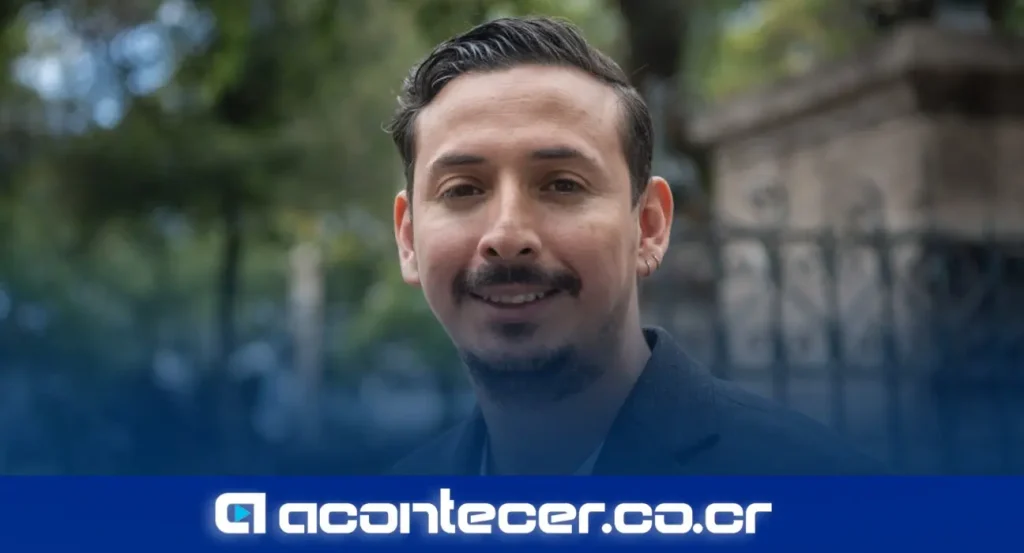 Ariel Robles Barrantes, exdiputado, ingresando a los tribunales con chaleco antibalas y acompañado de funcionarios del OIJ
