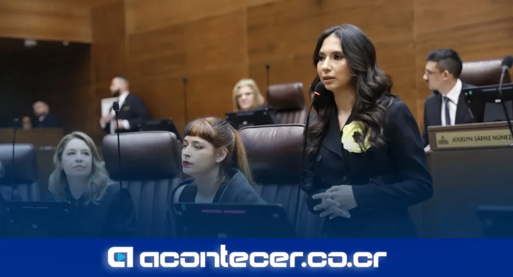 Nayuribe Guadamuz Rosales, diputada de Pueblo Soberano, señalada por el Frente Amplio por compartir publicación que incita a la violencia contra Ariel Robles Ba