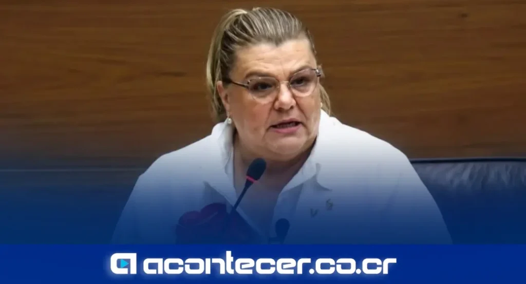 Kattia Calvo Cruz, diputada de Pueblo Soberano, durante su intervención sobre la jornada 4x3